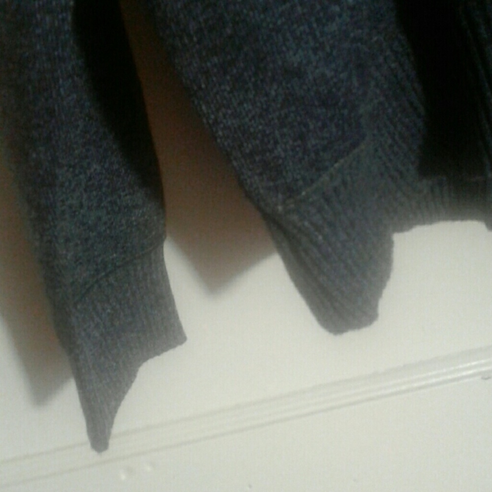 Sweater - Picture 6 of 7